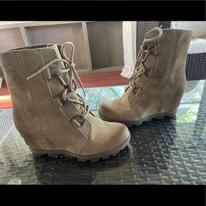 Soren Joan of Artic Wedge- Ash Brown
